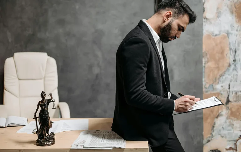 Executive assistant for SaaS founders managing strategic operations and coordinating systematic business processes