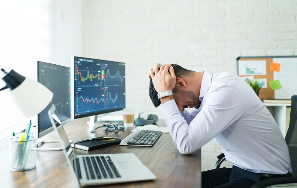 Why startups fail, traditional vs smart startup team cost comparison showing runway extension