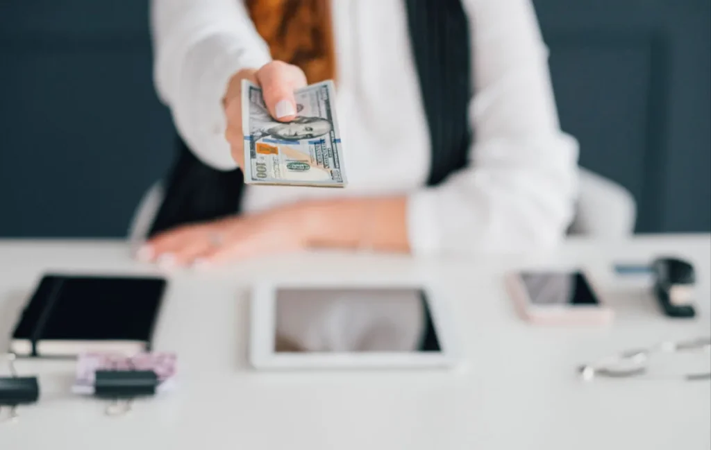 Executive assistant salary costs and compensation comparison.