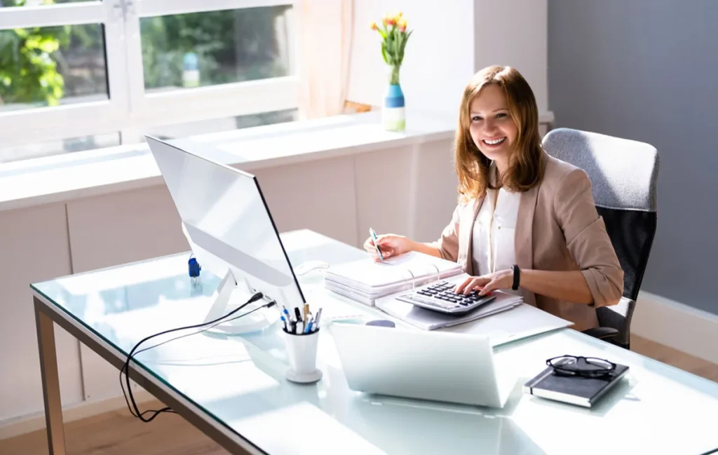 Virtual bookkeeper managing business finances and bookkeeping remotely