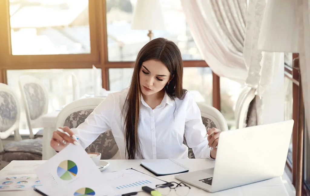 Virtual bookkeeping process for organizing digital receipts and categorizing business expenses.